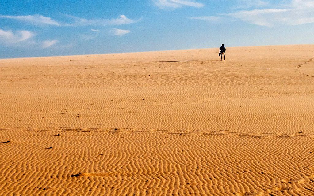 Photo by Lucas Campoi; unsplash.com; poušť, samota